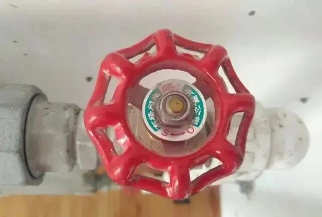 are all valves turned clockwise to close and counterclockwise to open